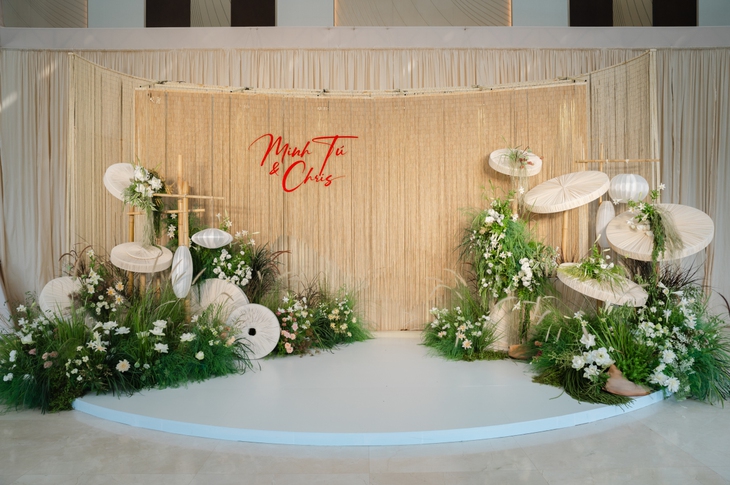 Điều đặc biệt trong đám cưới Minh Tú: Cô dâu chú rể diện trang phục giống ba mẹ 43 năm trước- Ảnh 5.