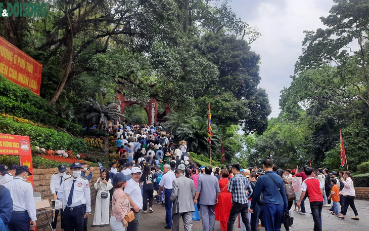 Các phương tiện di chuyển như thế nào để tránh tắc đường dịp Lễ hội đền Hùng?