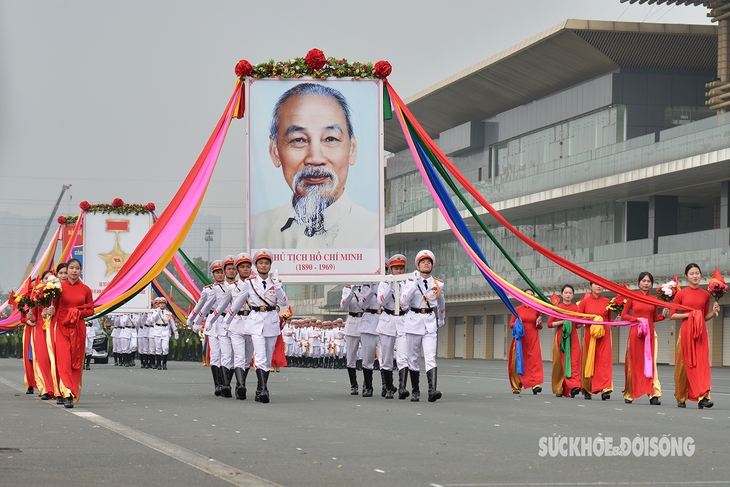 Những ‘bông hồng thép’ của lực lượng cảnh sát cơ động trong lễ diễu binh- Ảnh 1.
