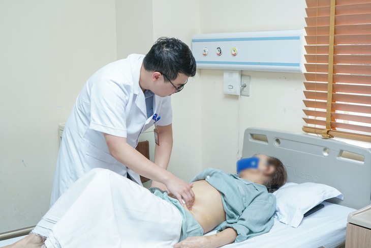 Kỳ lạ cụ bà 74 tuổi có 2 bàng quang- Ảnh 1.