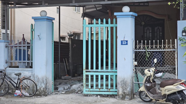 Sập tường khi sửa ki ốt, 4 người thương vong- Ảnh 1.