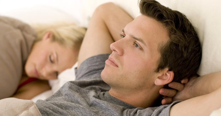 Vì sao nam giới trẻ tuổi cũng bị suy giảm ham muốn tình dục?- Ảnh 1.