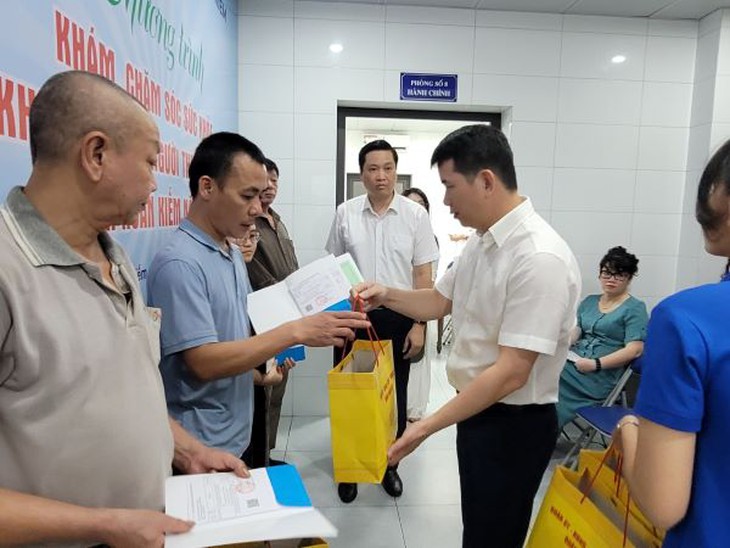 Hơn 504 người khuyết tật, người dân hộ cận nghèo được khám sức khỏe- Ảnh 4.