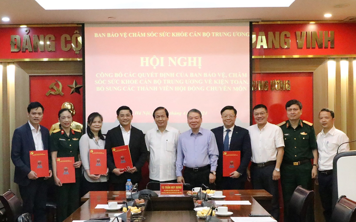 Thứ trưởng Thường trực Vũ Mạnh Hà: Công tác bảo vệ sức khỏe cán bộ cần bước sang giai đoạn phát triển mới- Ảnh 4.