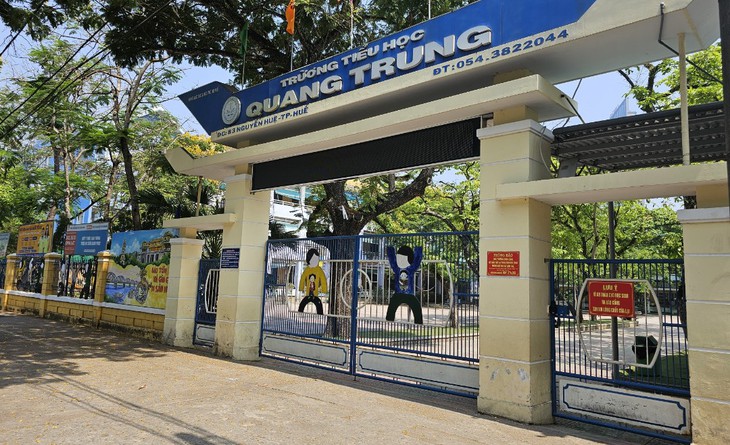 Xôn xao bữa ăn bán trú với vài mẩu sườn heo, chả trứng chiên, đậu xào- Ảnh 2. Xôn xao bữa ăn bán trú với vài mẩu sườn heo, chả trứng chiên, đậu xào- Ảnh 2.