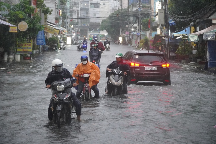 'Dị nhân' Lê Minh Hoàng thừa nhận khả năng cầu mưa là chưa chính xác- Ảnh 2. 'Dị nhân' Lê Minh Hoàng thừa nhận khả năng cầu mưa là chưa chính xác- Ảnh 2.