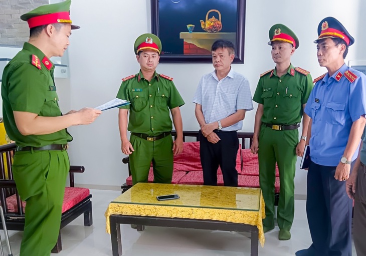 Khởi tố thêm 2 người vụ nhận hối lộ tại Trung tâm đăng kiểm Thừa Thiên Huế- Ảnh 1.