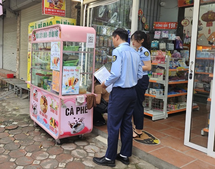 Kinh doanh gần nửa tấn hoa quả có dấu hiệu nhập lậu giữa Thủ Đô- Ảnh 3.