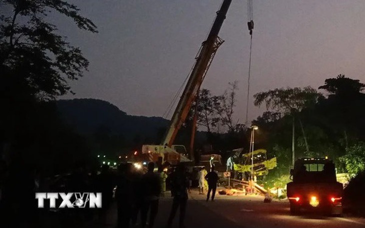 Kon Tum: Xe tải lao xuống mương thoát nước làm 2 người tử vong tại chỗ