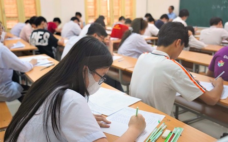 Biến động điểm chuẩn lớp 10 chuyên của Hà Nội ba năm trở lại đây