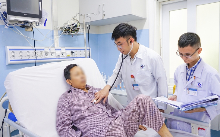 Cứu sống người đàn ông ngưng tim trong đêm, nguy cơ tử vong 90%