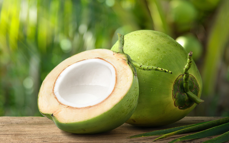 Người bệnh viêm loét đại tràng có nên uống nước dừa không?