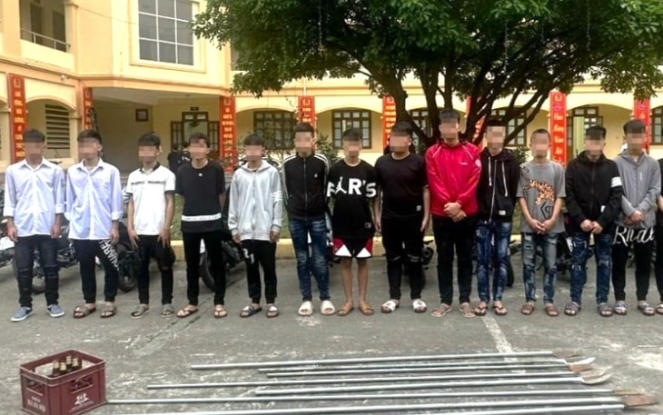 Triệu tập nhóm thanh thiếu niên mang dao phóng lợn náo loạn đường phố