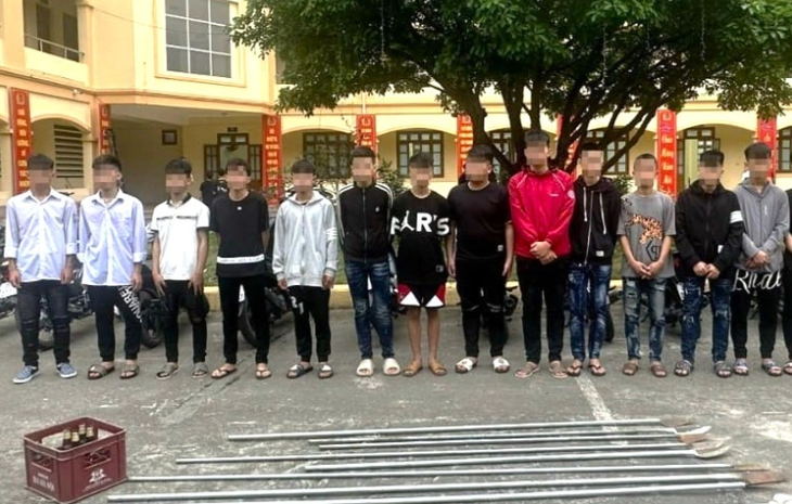 Triệu tập nhóm thanh thiếu niên mang dao phóng lợn náo loạn đường phố- Ảnh 1.