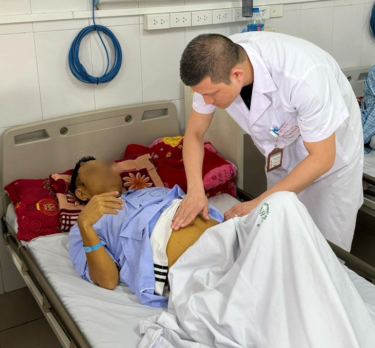 Uống thuốc nam không rõ nguồn gốc, 2 người đàn ông phải nhập viện vì suy gan- Ảnh 2. Uống thuốc nam không rõ nguồn gốc, 2 người đàn ông phải nhập viện vì suy gan- Ảnh 2.
