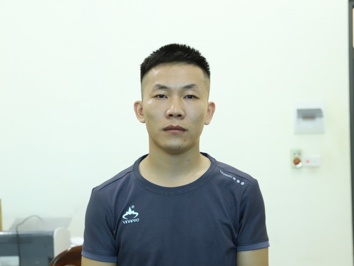 Kẻ dùng búa đập vỡ kính cướp tiệm vàng trong đêm khai gì?- Ảnh 1.