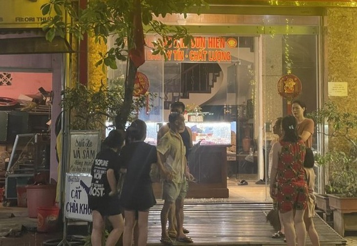 Bắt giữ đối tượng đi ô tô, bịt mặt cướp tiệm vàng giữa đêm- Ảnh 1. Bắt giữ đối tượng đi ô tô, bịt mặt cướp tiệm vàng giữa đêm- Ảnh 1.