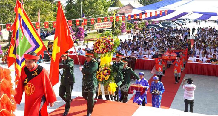 Người dân phương Nam thành kính hướng về ngày Giỗ Tổ Hùng Vương- Ảnh 1. Người dân phương Nam thành kính hướng về ngày Giỗ Tổ Hùng Vương- Ảnh 1.