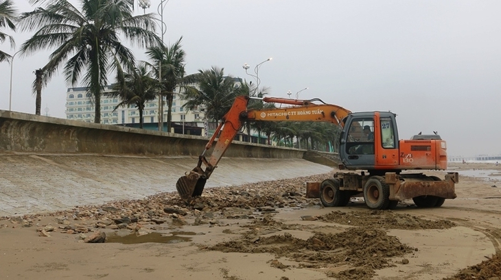 Sau phản ánh của Báo SK&ĐS ở bãi biển Hải Tiến, Chủ tịch Thanh Hóa chỉ đạo xử lý ngay- Ảnh 2.