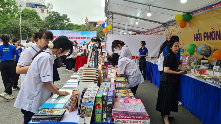 Gần 12.000 đầu sách được giới thiệu tại Hội sách Hải Phòng năm 2024- Ảnh 1.