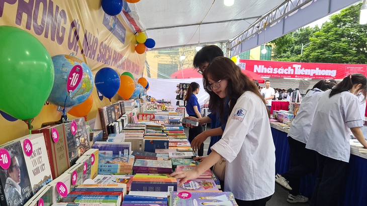 Gần 12.000 đầu sách được giới thiệu tại Hội sách Hải Phòng năm 2024- Ảnh 3.