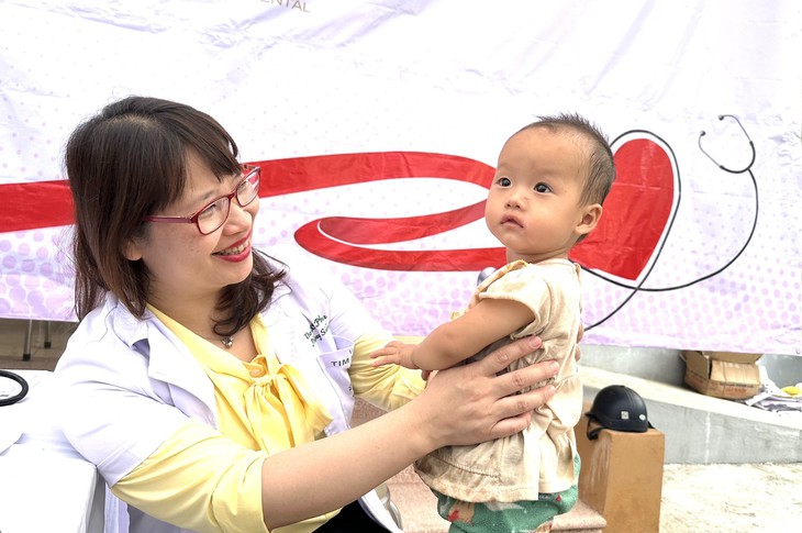 Thầy thuốc Bạch Mai đến Điện Biên khám chữa bệnh cho dân- Ảnh 3.