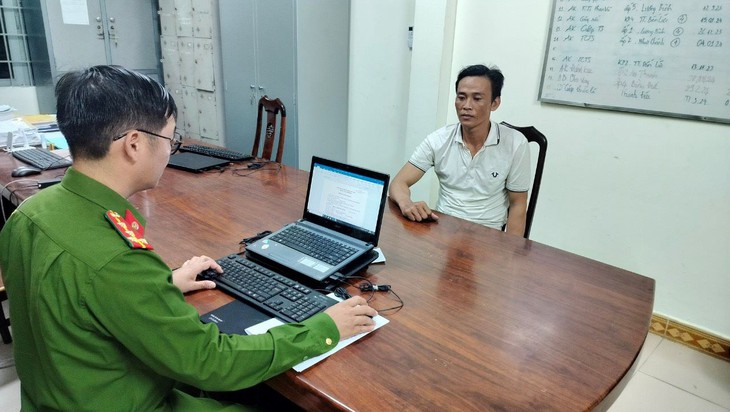 Bắt khẩn cấp đối tượng gây ra hàng loạt vụ cướp xe ôm- Ảnh 2. Bắt khẩn cấp đối tượng gây ra hàng loạt vụ cướp xe ôm- Ảnh 2.