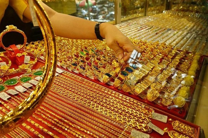 Giá vàng hôm nay ngày 19/4 tiếp tục giảm mạnh- Ảnh 1. Giá vàng hôm nay ngày 19/4 tiếp tục giảm mạnh- Ảnh 1.