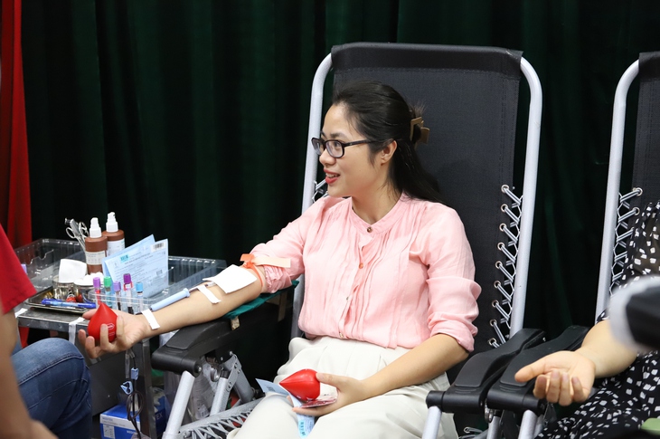 Hàng trăm cán bộ ngành y hiến máu cứu người hưởng ứng ‘Lễ hội Xuân hồng’ năm 2024- Ảnh 16. Hàng trăm cán bộ ngành y hiến máu cứu người hưởng ứng ‘Lễ hội Xuân hồng’ năm 2024- Ảnh 16.