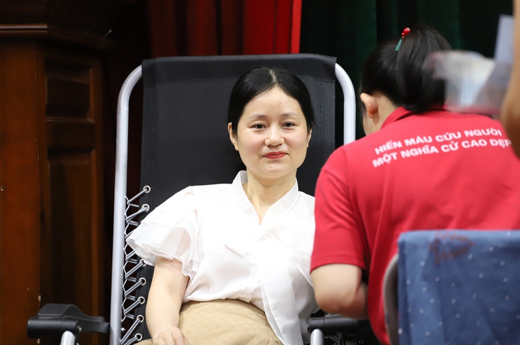 Hàng trăm cán bộ ngành y hiến máu cứu người hưởng ứng ‘Lễ hội Xuân hồng’ năm 2024- Ảnh 12. Hàng trăm cán bộ ngành y hiến máu cứu người hưởng ứng ‘Lễ hội Xuân hồng’ năm 2024- Ảnh 12.