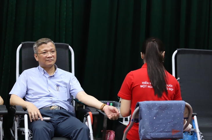 Hàng trăm cán bộ ngành y hiến máu cứu người hưởng ứng ‘Lễ hội Xuân hồng’ năm 2024- Ảnh 5. Hàng trăm cán bộ ngành y hiến máu cứu người hưởng ứng ‘Lễ hội Xuân hồng’ năm 2024- Ảnh 5.