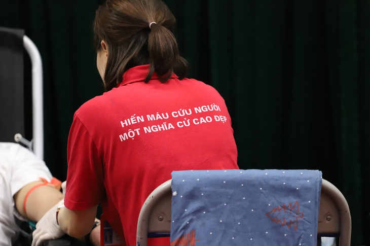 Hàng trăm cán bộ ngành y hiến máu cứu người hưởng ứng ‘Lễ hội Xuân hồng’ năm 2024- Ảnh 13. Hàng trăm cán bộ ngành y hiến máu cứu người hưởng ứng ‘Lễ hội Xuân hồng’ năm 2024- Ảnh 13.