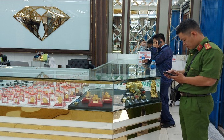 TP Hồ Chí Minh: Tiếp tục phát hiện nhiều tiệm bán vàng trang sức có dấu hiệu giả mạo nhãn hiệu