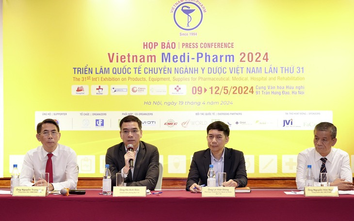 Đẩy mạnh chuyển đổi số và ứng dụng thiết bị thông minh theo dõi, cảnh báo sức khoẻ