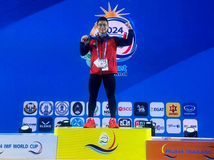 Lực sĩ Trịnh Văn Vinh giành vé đến Olympic Paris 2024- Ảnh 1.