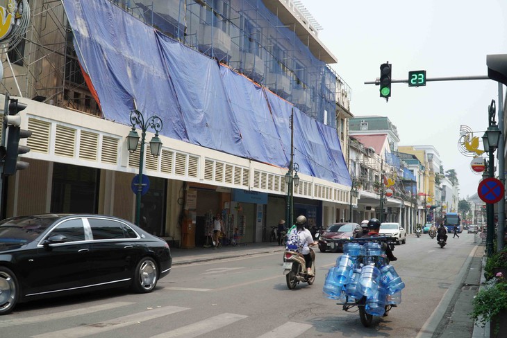 Hà Nội 'khoác áo mới' cho phố Tràng Tiền, dự kiến hoàn thiện vào dịp 10/10- Ảnh 1. Hà Nội 'khoác áo mới' cho phố Tràng Tiền, dự kiến hoàn thiện vào dịp 10/10- Ảnh 1.