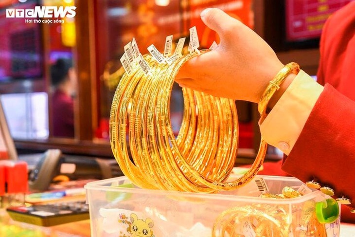 Giá vàng hôm nay ngày 2/4 quay đầu tăng dữ dội chiều mua- Ảnh 1.