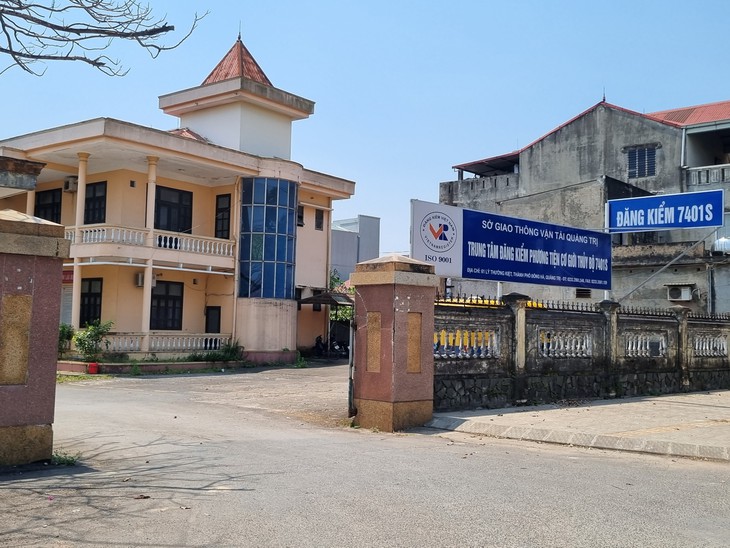 Khởi tố Giám đốc, Phó Giám đốc trung tâm đăng kiểm ở Quảng Trị- Ảnh 1. Khởi tố Giám đốc, Phó Giám đốc trung tâm đăng kiểm ở Quảng Trị- Ảnh 1.
