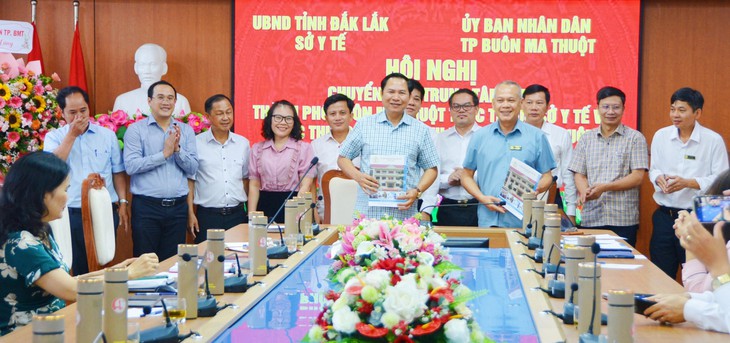 Trung tâm Y tế Buôn Ma Thuột chuyển đổi cơ quan chủ quản mới- Ảnh 1. Trung tâm Y tế Buôn Ma Thuột chuyển đổi cơ quan chủ quản mới- Ảnh 1.