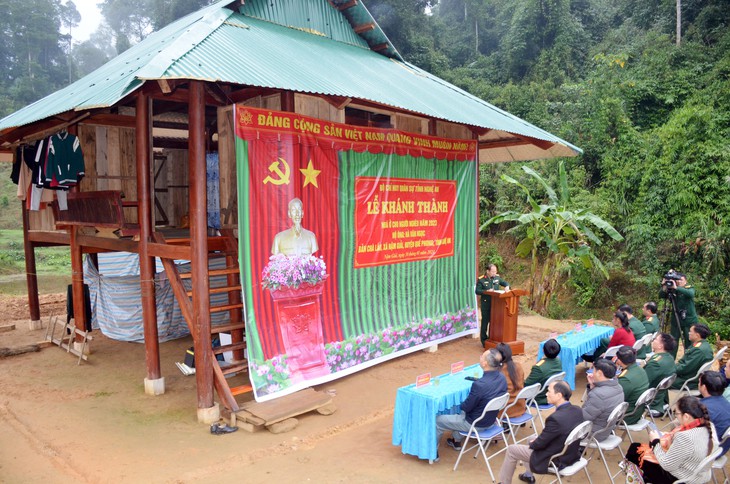 Khánh thành nhà ở cho người nghèo và trao nhà cho hộ gia đình ông Hà Văn Ngọc.