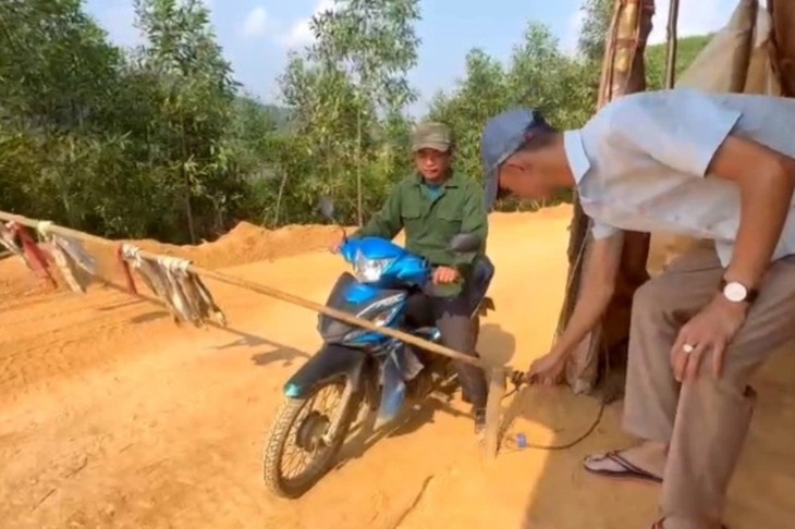 Tháo dỡ "BOT" lão nông tự mở tại dự án đường Trường Sơn Đông- Ảnh 1.