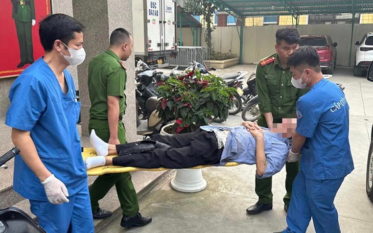 Nguyên nhân cụ ông 78 tuổi lên cầu Nhật Tân định tự tử