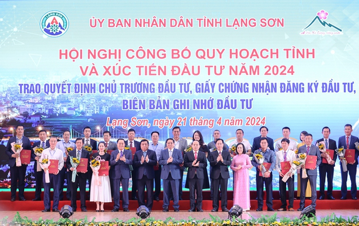 Thủ tướng: Lạng Sơn sẽ có bước phát triển mới, mang tính đột phá, phát triển nhanh, bền vững- Ảnh 4. Thủ tướng: Lạng Sơn sẽ có bước phát triển mới, mang tính đột phá, phát triển nhanh, bền vững- Ảnh 4.