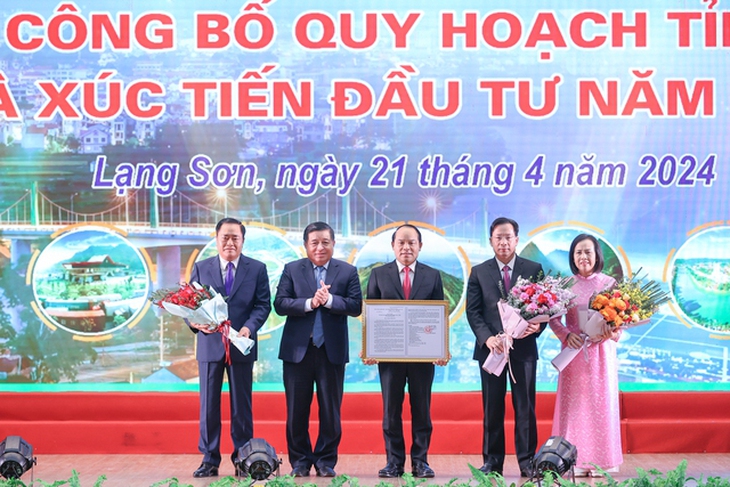 Thủ tướng: Lạng Sơn sẽ có bước phát triển mới, mang tính đột phá, phát triển nhanh, bền vững- Ảnh 2. Thủ tướng: Lạng Sơn sẽ có bước phát triển mới, mang tính đột phá, phát triển nhanh, bền vững- Ảnh 2.