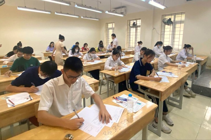 Tuyển sinh lớp 10: Trường công lập tự chủ và tư thục không được tổ chức thi- Ảnh 1.