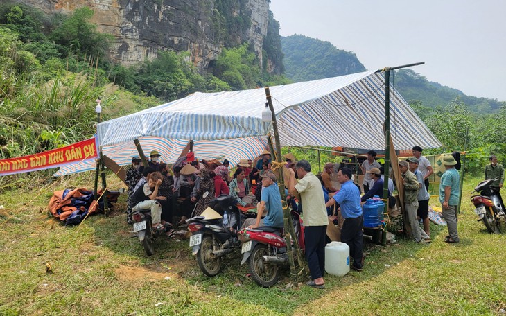 Vì sao người dân dựng lán, phản đối thi công bãi rác?