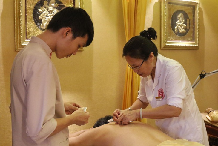5 năm một hành trình chữa bệnh từ tâm của phòng khám y học cổ truyền- Ảnh 1. 5 năm một hành trình chữa bệnh từ tâm của phòng khám y học cổ truyền- Ảnh 1.