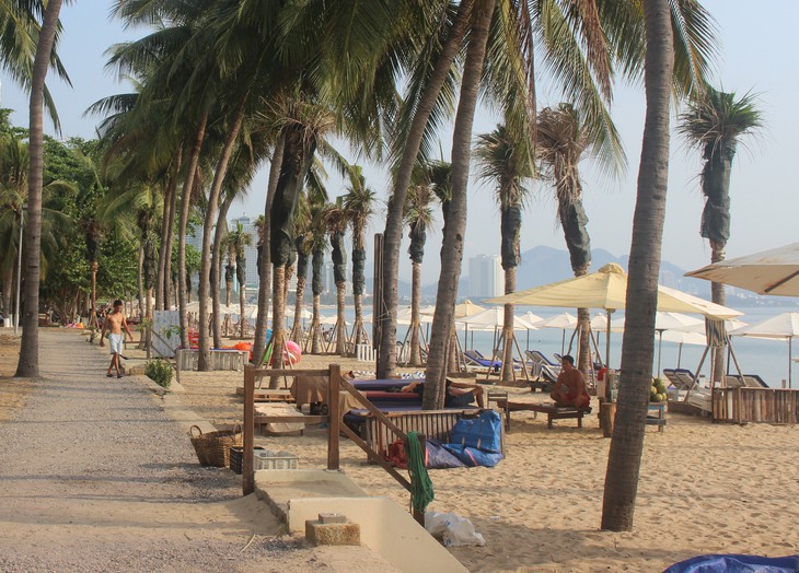 Sau tháo dỡ công trình chắn biển, bờ biển Nha Trang hiện ra sao?- Ảnh 9. Sau tháo dỡ công trình chắn biển, bờ biển Nha Trang hiện ra sao?- Ảnh 9.