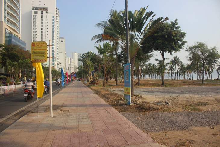 Sau tháo dỡ công trình chắn biển, bờ biển Nha Trang hiện ra sao?- Ảnh 2. Sau tháo dỡ công trình chắn biển, bờ biển Nha Trang hiện ra sao?- Ảnh 2.