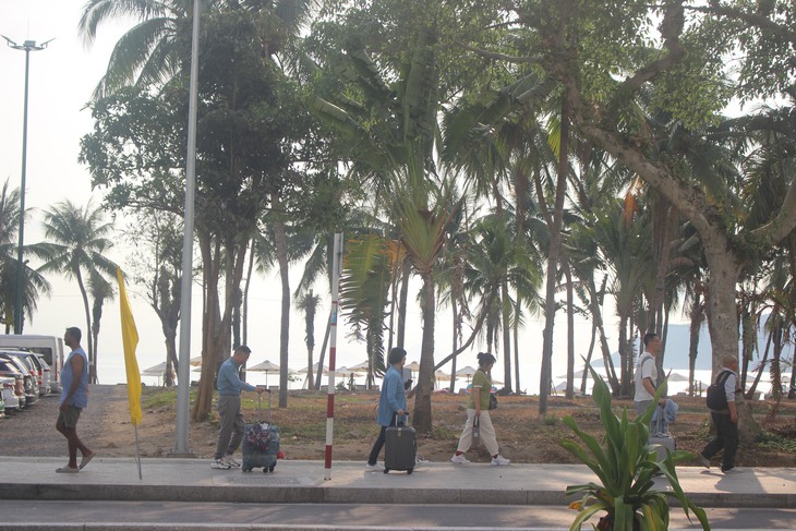 Sau tháo dỡ công trình chắn biển, bờ biển Nha Trang hiện ra sao?- Ảnh 3. Sau tháo dỡ công trình chắn biển, bờ biển Nha Trang hiện ra sao?- Ảnh 3.